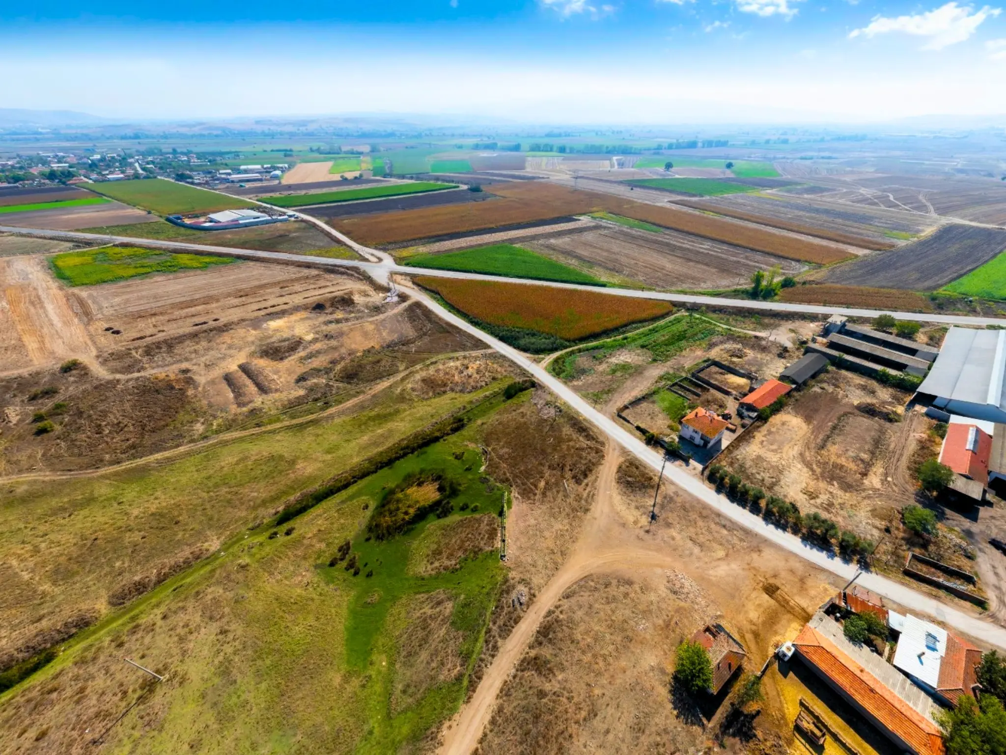 Okçugöl’de 300-750 m² aralığında imarlı ve müstakil tapulu yatırım arsaları havadan görünüm