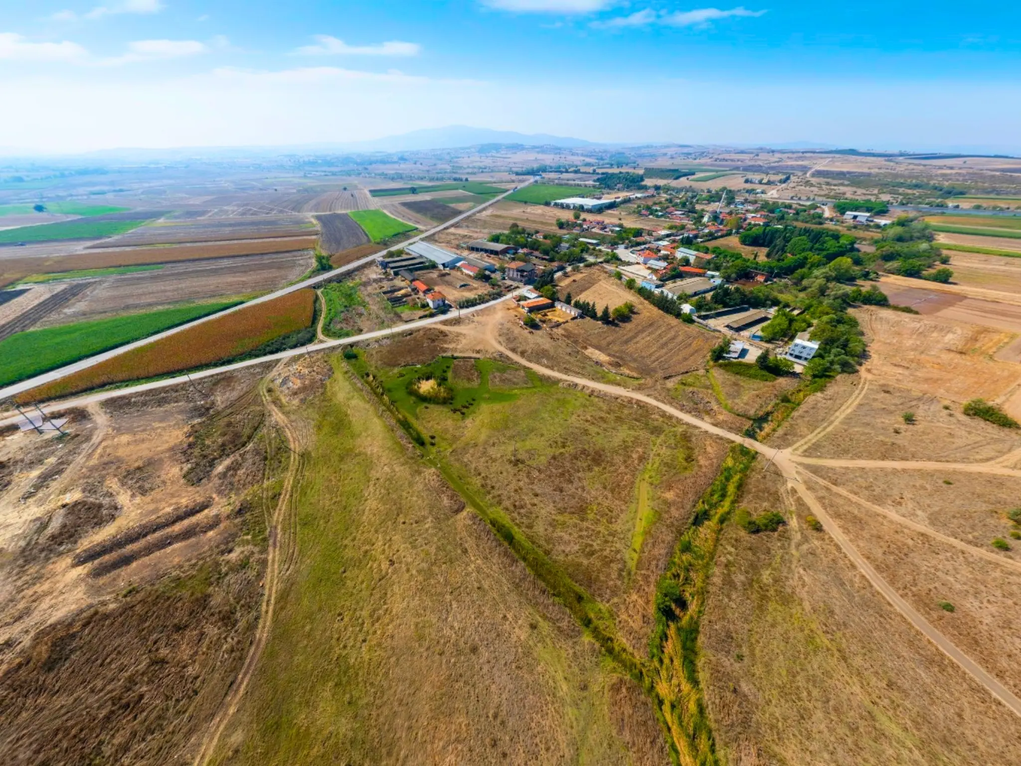 Okçugöl arsalarının Susurluk–Bandırma çevre yoluna 700 metre yakın konumu, ulaşım avantajı